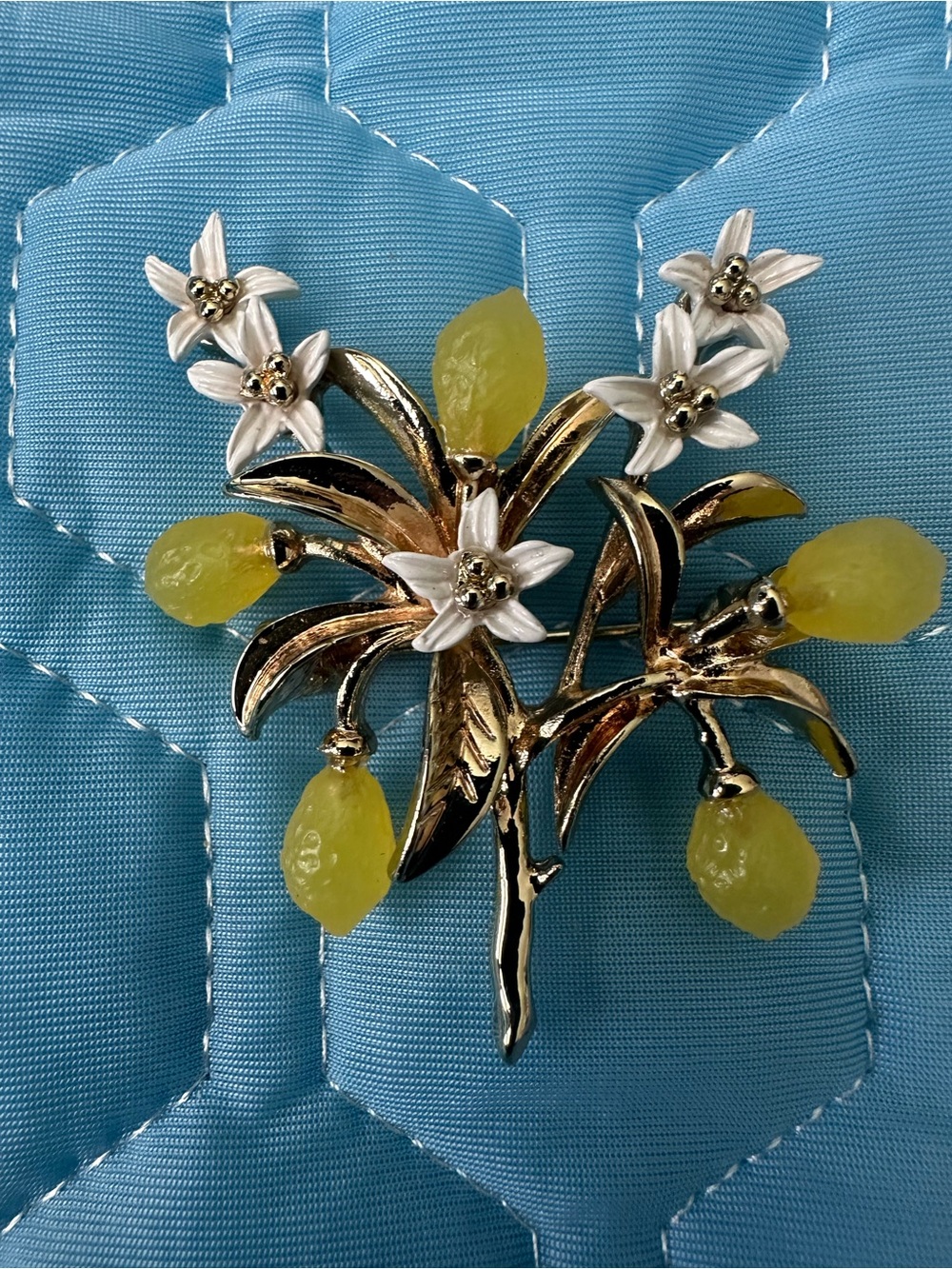 🍋 Anne Klein Lemon Blossom Floral Brooch White Enamel Gold Tone Vintage Pin
